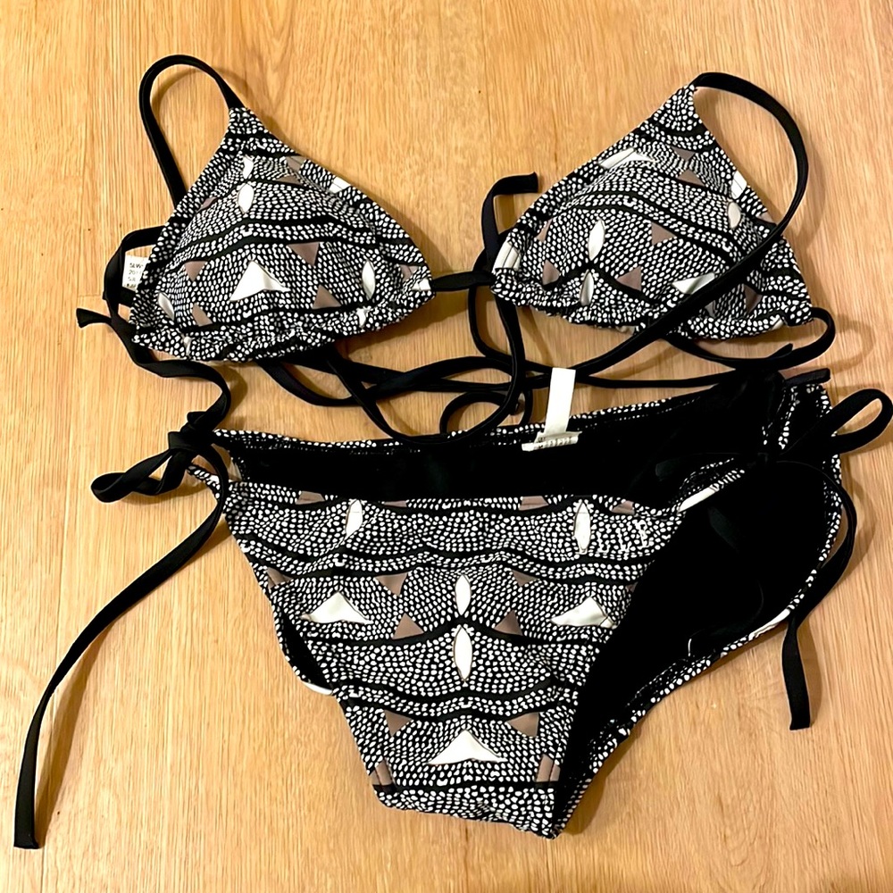 Elle swimming suits